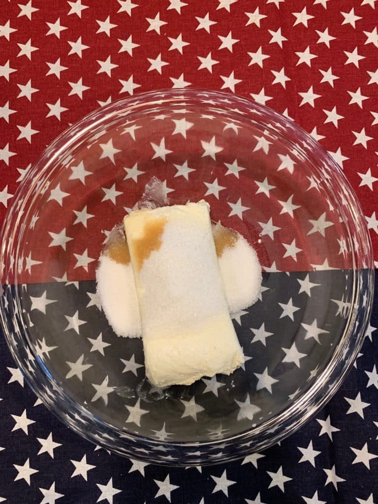 Icing mixture of cream cheese, sugar and vanilla for flag fruit pizza