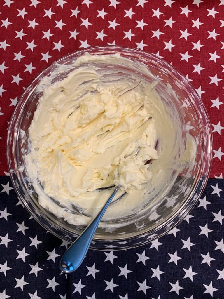 Icing mixture for flag fruit pizza