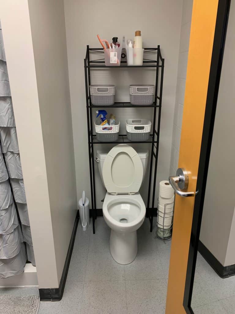 dorm room tour bathroom AFTER