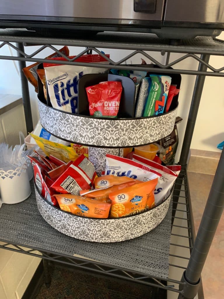 Revolving Snack Tray: DIY decoupage with paper for dorm room