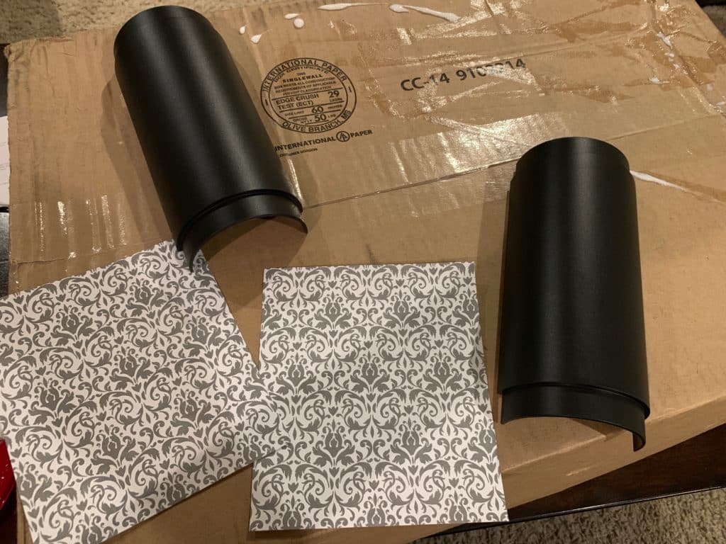 Revolving Snack Tray: DIY decoupage with paper for dorm room