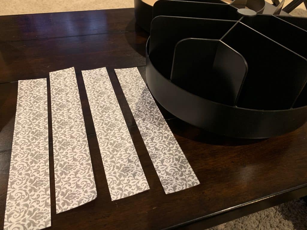 Revolving Snack Tray: DIY decoupage with paper for dorm room