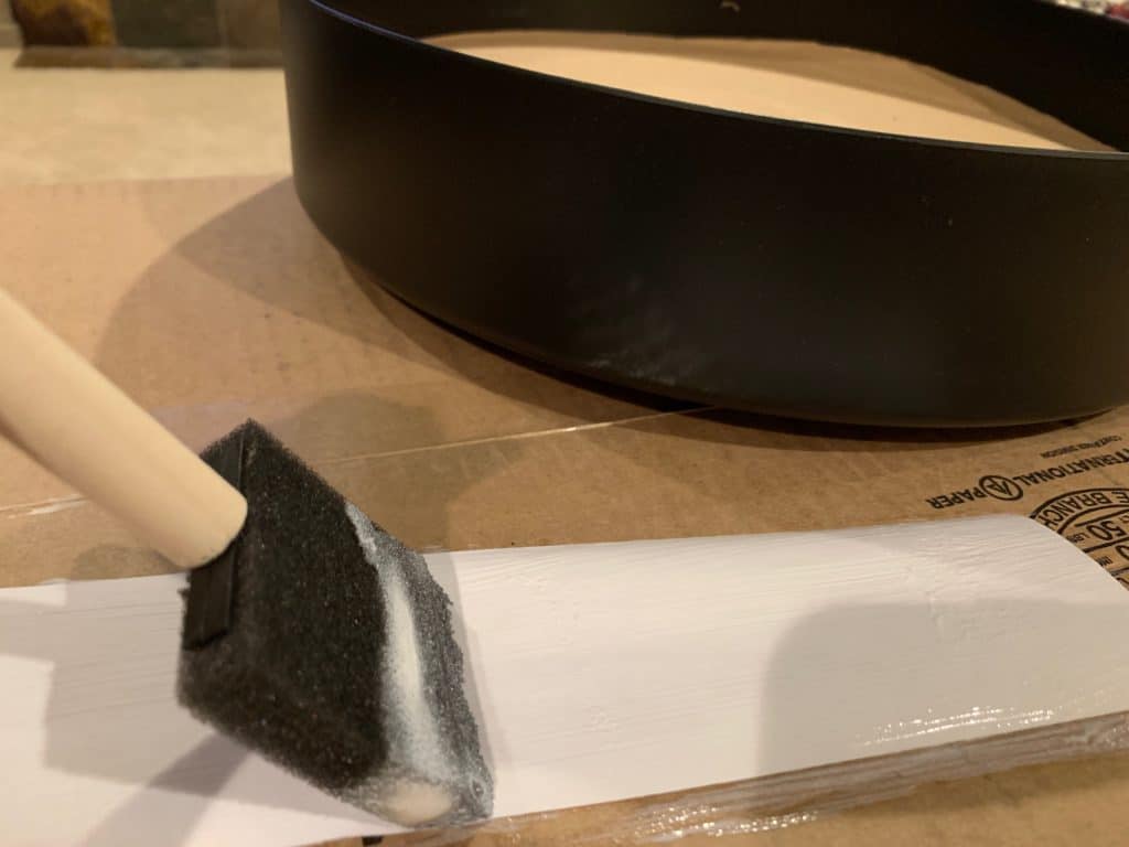 Revolving Snack Tray: DIY decoupage with paper for dorm room