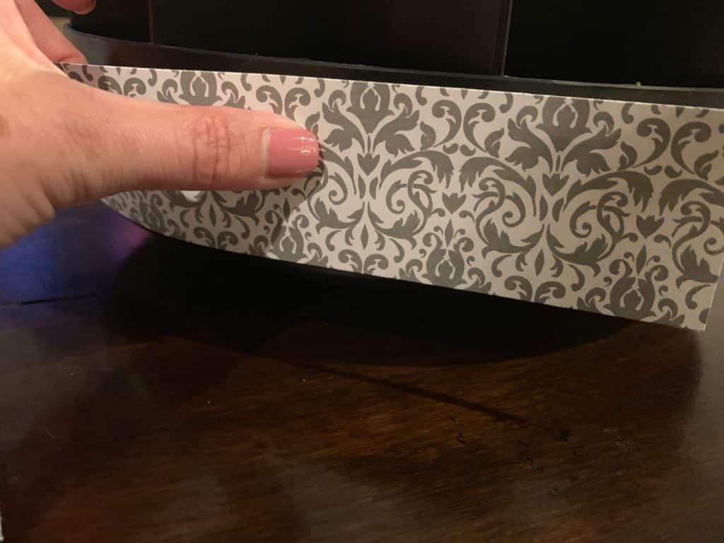 Revolving Snack Tray: DIY decoupage with paper for dorm room