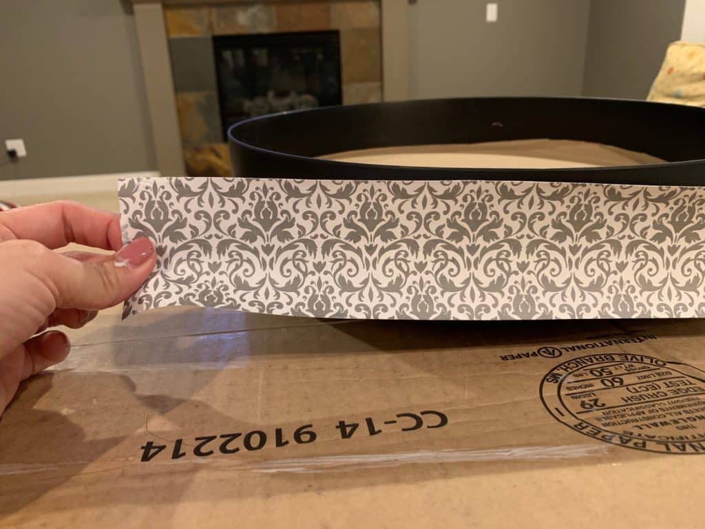 Revolving Snack Tray: DIY decoupage with paper for dorm room