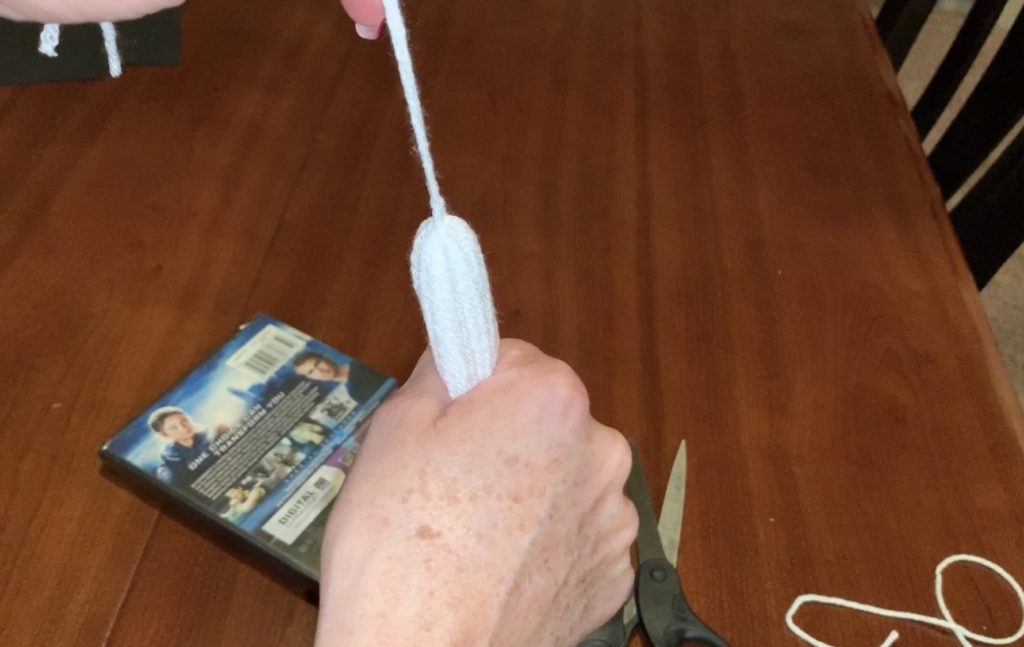 Smooth out the yarn tassel