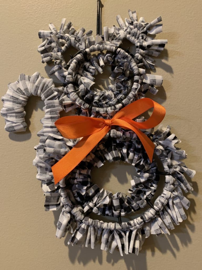 Halloween Decor DIY: Tinsel Cat from Dollar Tree