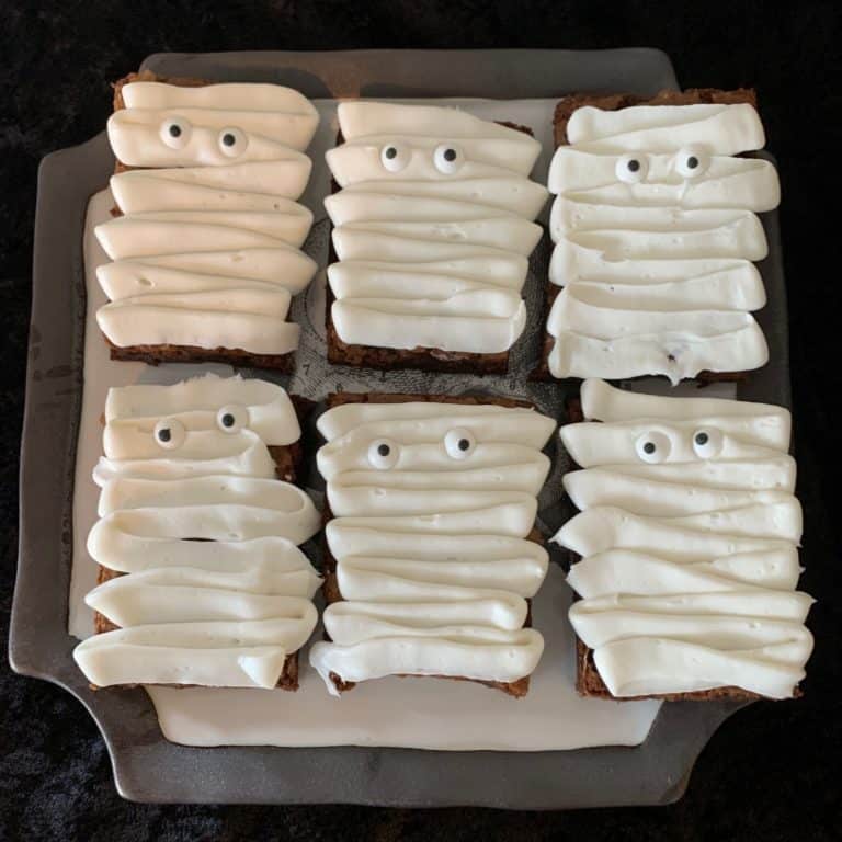 mummy brownies, the perfect Halloween treat