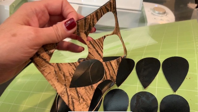 How to make cork earrings on a Cricut Explore