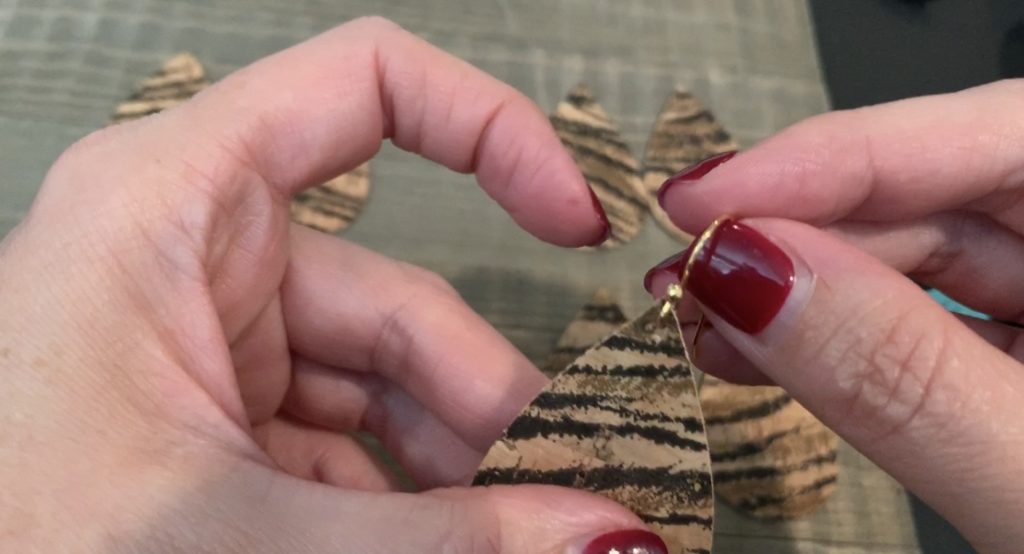 How to make cork earrings on a Cricut Explore