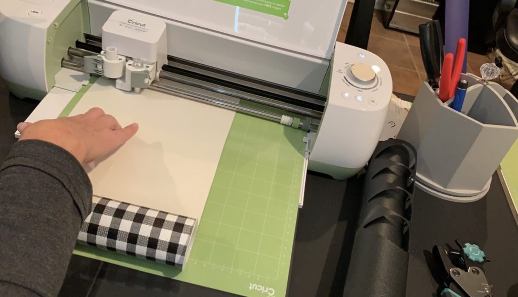 Making snowman faux leather earrings on the cricut machine