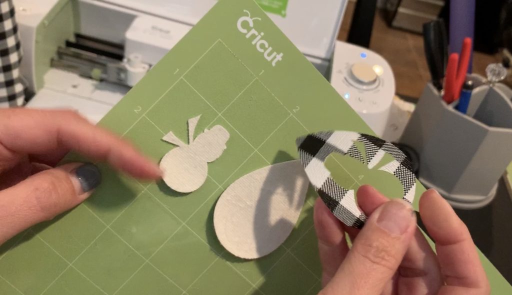 Making snowman faux leather earrings on the cricut machine