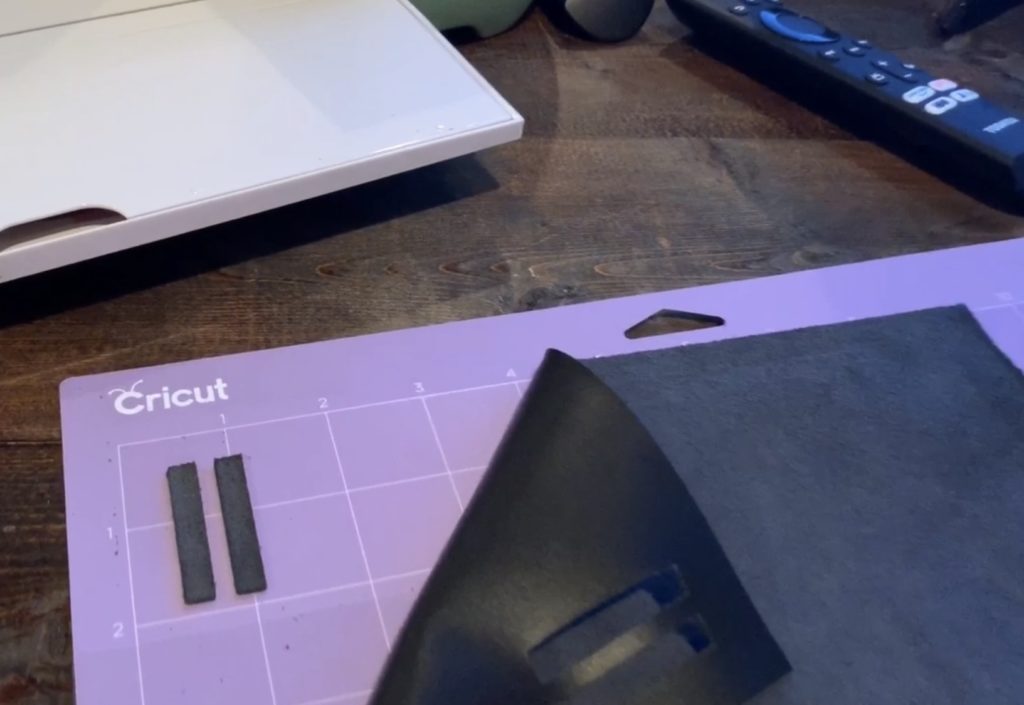 cutting bar earrings on genuine leather