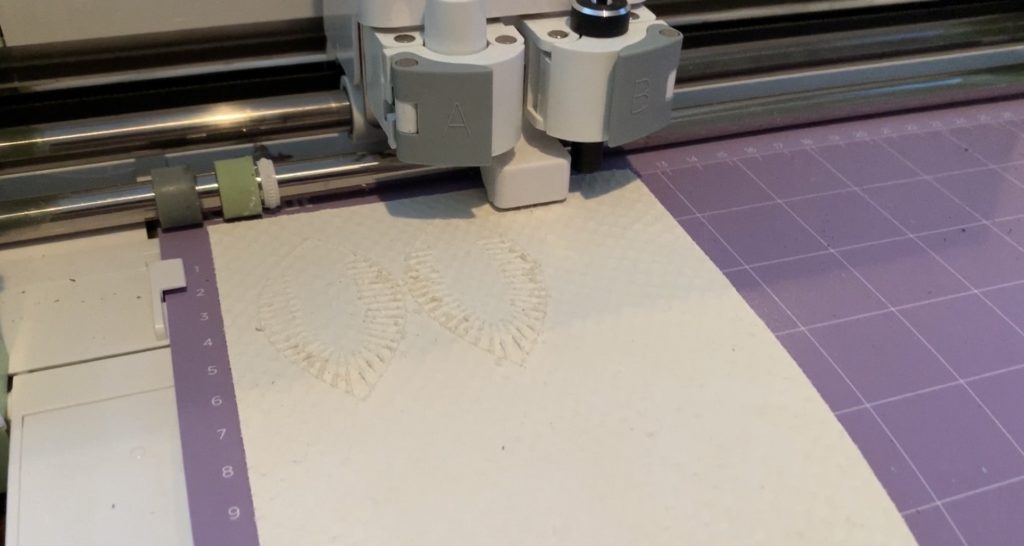 cutting fringe leaf leather earrings on Cricut Explore