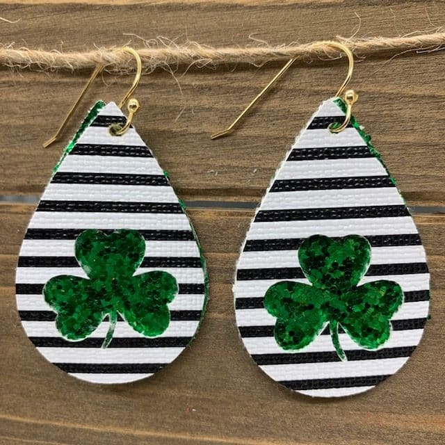 St. Patrick's Day earrings DIY with a Cricut