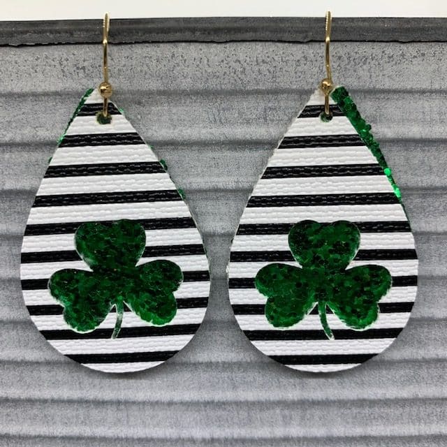 St. Patrick's Day earrings DIY with a Cricut