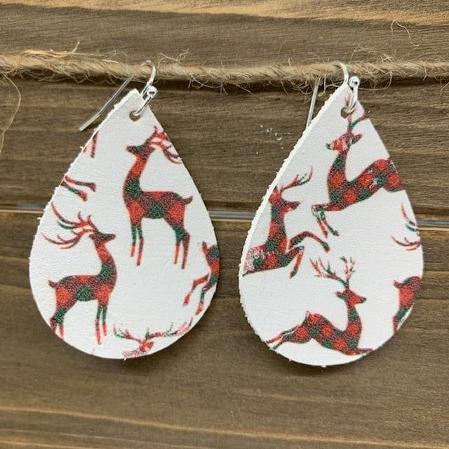 Cut geuniune leather with a Cricut to make these diy leather earrings
