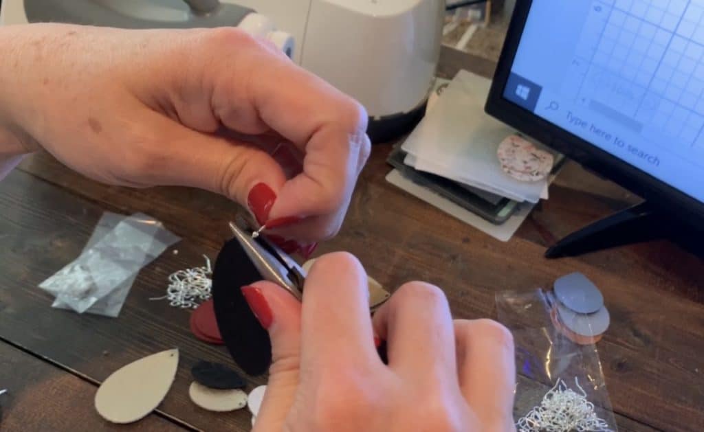 tighten the wire ball hook once in the diy leather earring