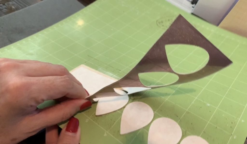 cutting diy faux leather earrings with a Cricut