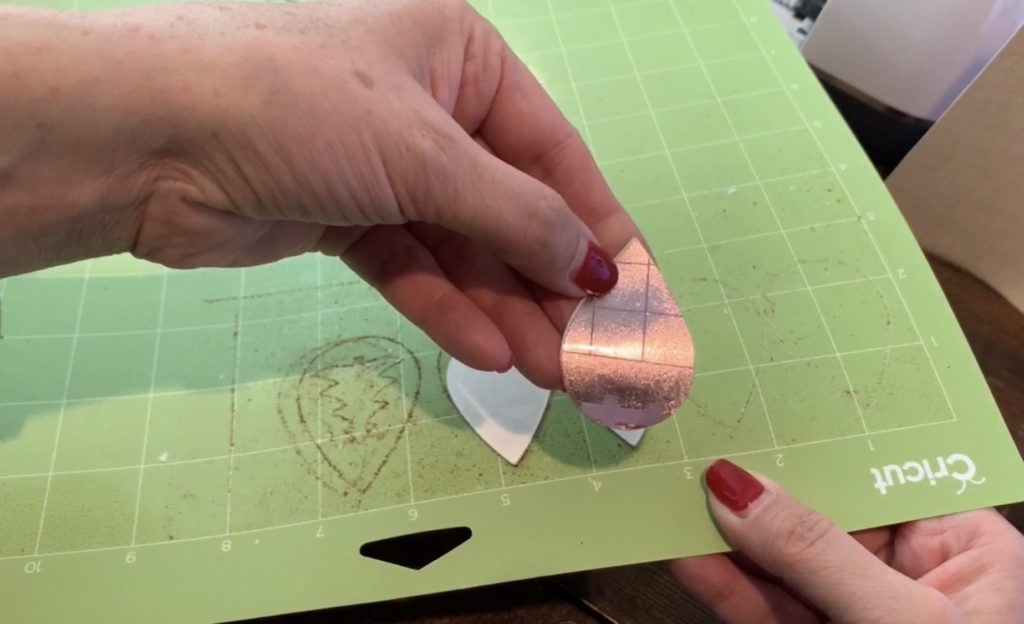 cutting diy faux leather earrings with a Cricut