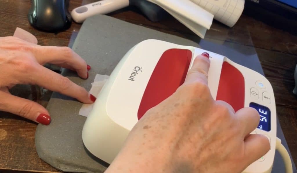 Cricut Easy Press on DIY earrings