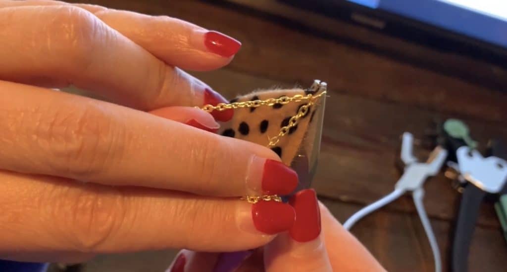 chain being put onto a jump ring