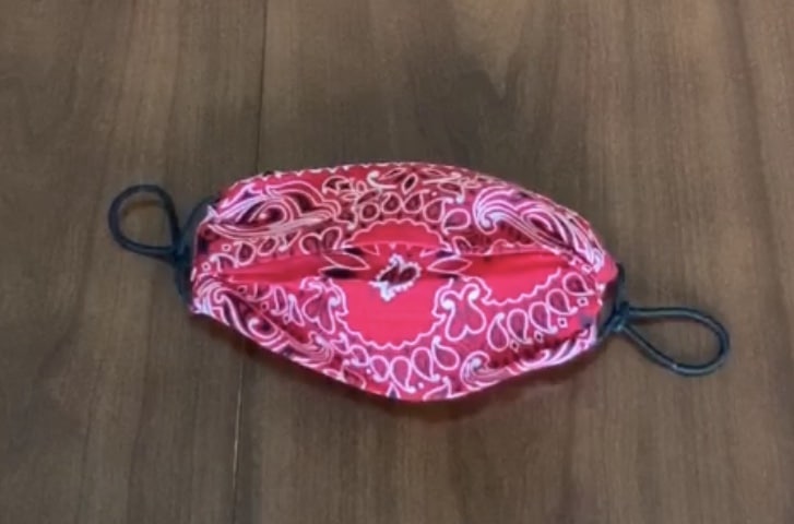 diy no-sew face mask with bandana and hair ties