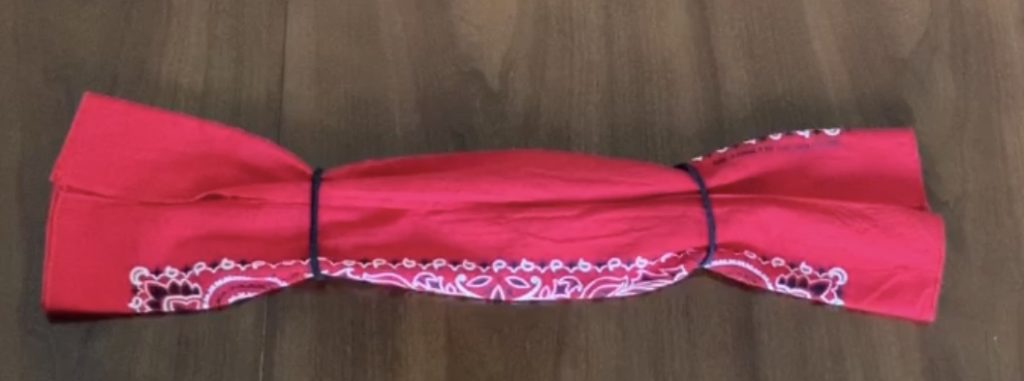 diy no-sew face mask with bandana and hair ties