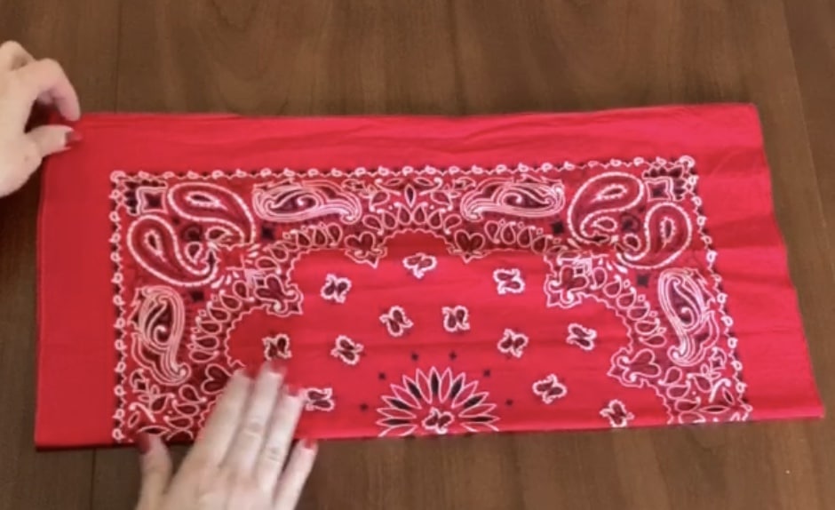 diy no-sew face mask with bandana and hair ties