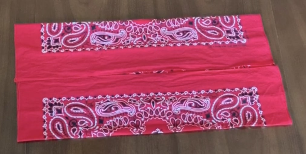 diy no-sew face mask with bandana and hair ties