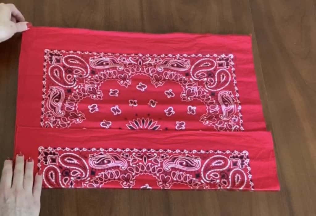 diy no-sew face mask with bandana and hair ties