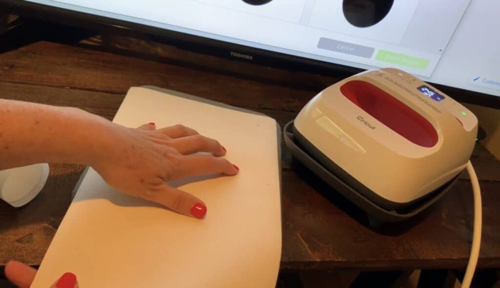 Placing faux leather onto Cricut EAsy Press mat