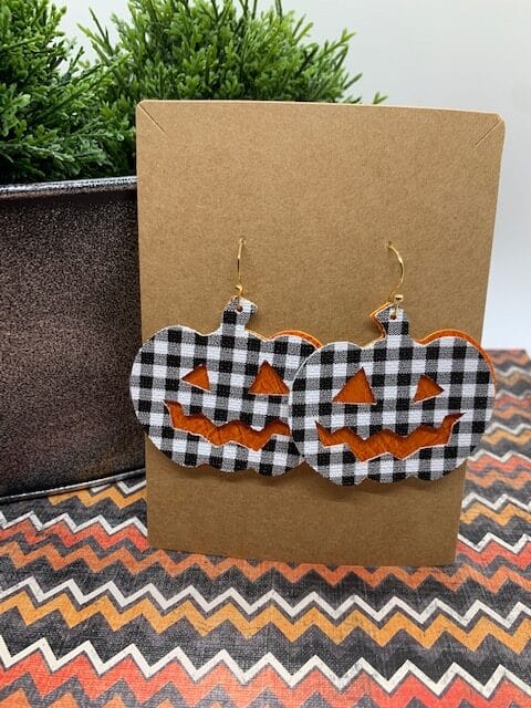 pumpkin earrings diy, making Halloween faux leather earrings