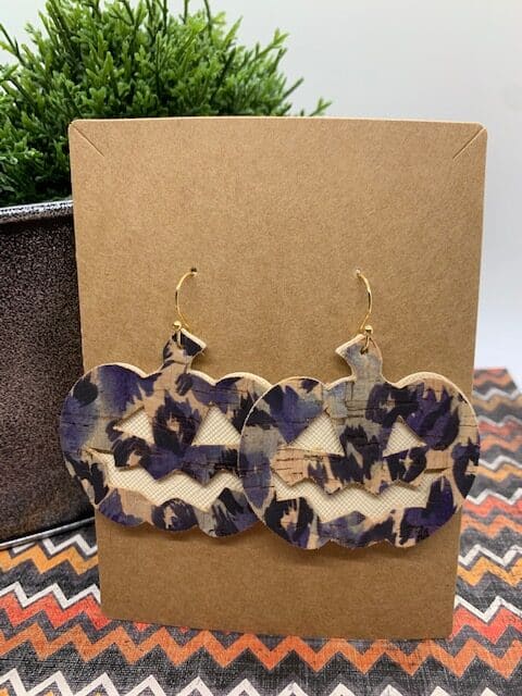 pumpkin earrings diy, making Halloween faux leather earrings