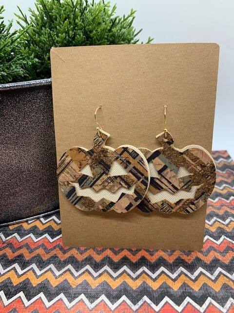 pumpkin earrings diy, making Halloween faux leather earrings