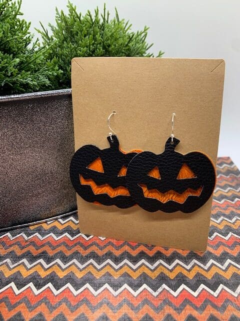 pumpkin earrings diy, making Halloween faux leather earrings