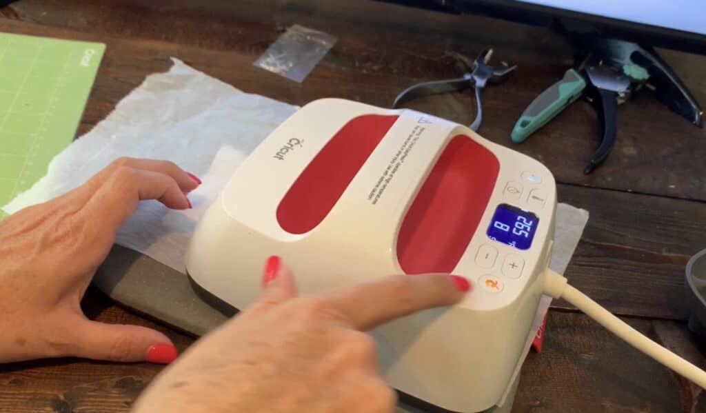 cricut easy press on faux leather