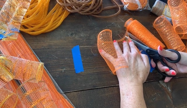cutting mesh for pumpkin wreath diy