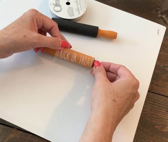 how to put words on Halloween rolling pins diy