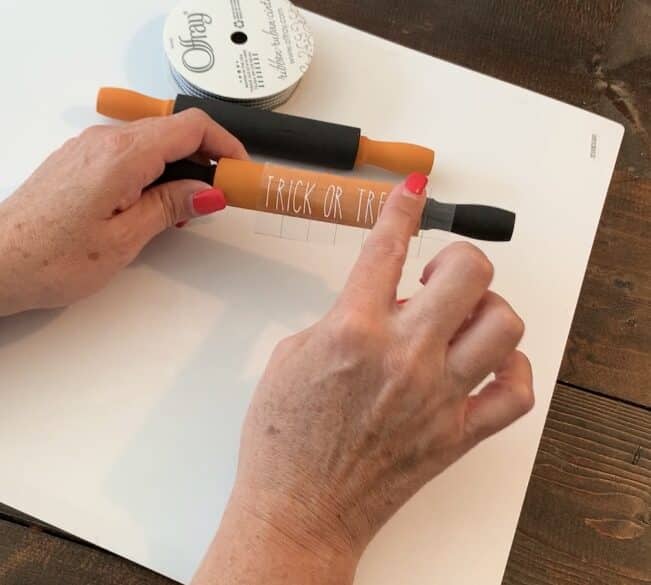how to put words on Halloween rolling pins diy