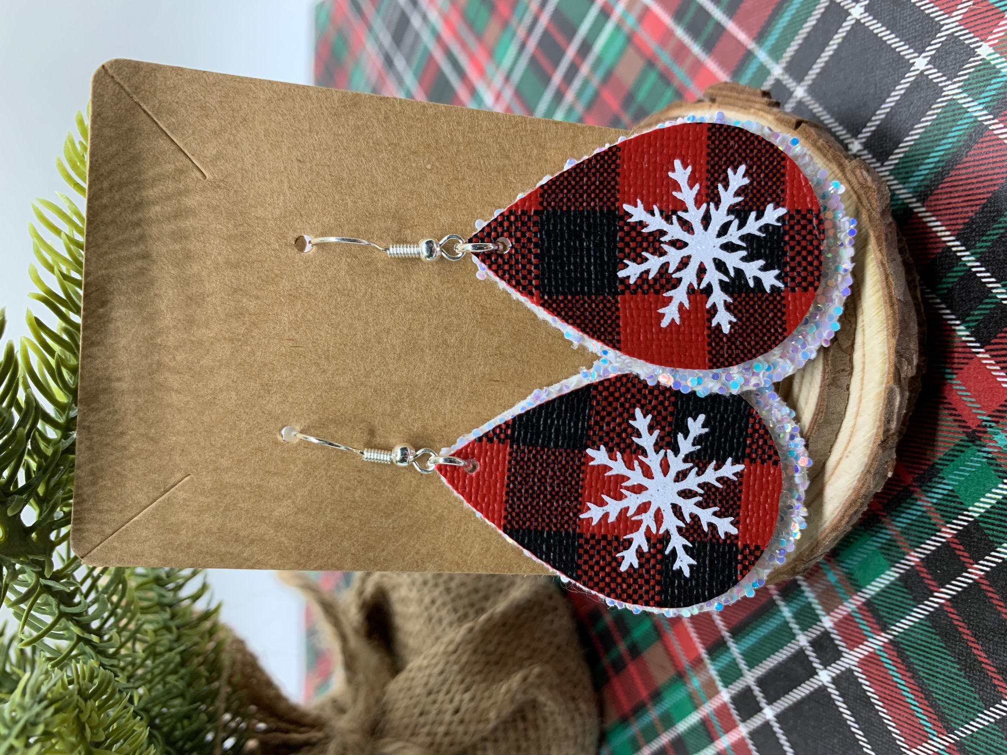 Diy Snowflake Earrings Cut On A Cricut My Inspiration Corner
