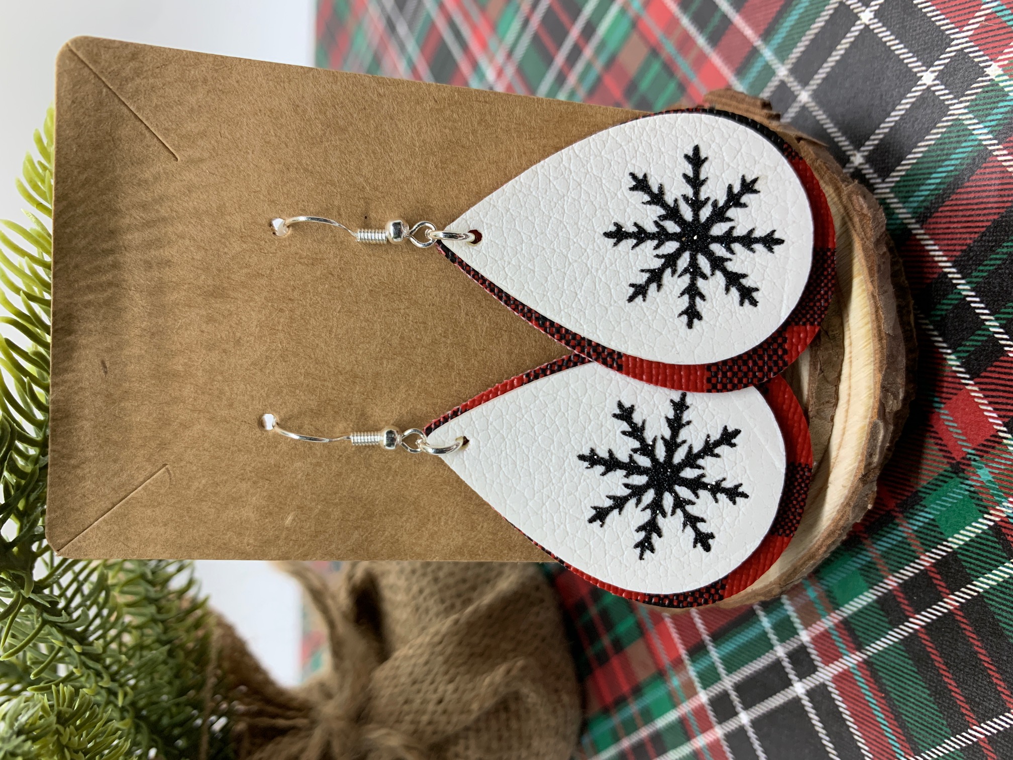 Diy Snowflake Earrings Cut On A Cricut My Inspiration Corner