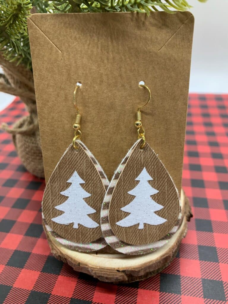 holiday faux leather earring ideas, cutting faux leather with a cricut