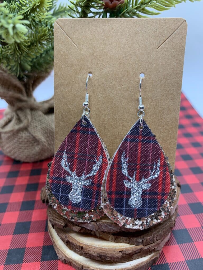 christmas diy earrings with glitter reindeer