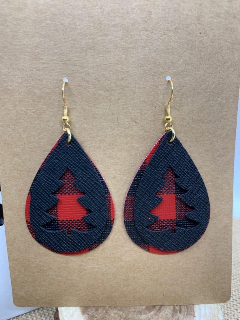 diy Christmas tree faux leather earrings made on a Cricut machine