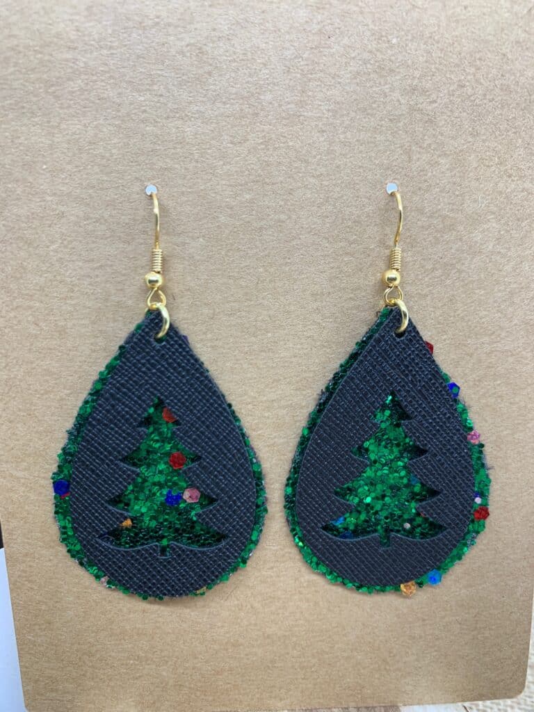 diy Christmas tree faux leather earrings made on a Cricut machine