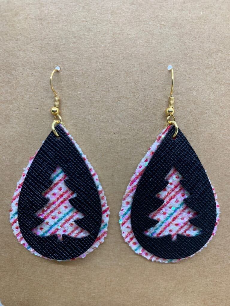 diy Christmas tree faux leather earrings made on a Cricut machine
