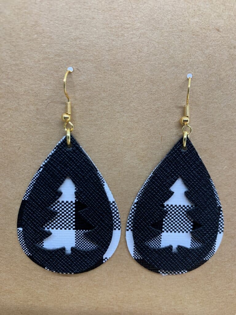 diy Christmas tree faux leather earrings made on a Cricut machine