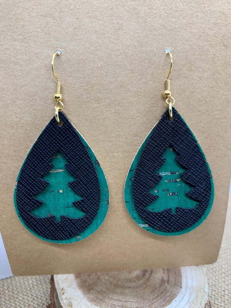 diy Christmas tree faux leather earrings made on a Cricut machine